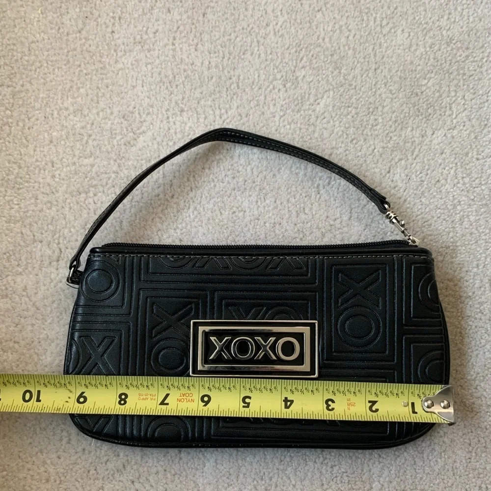 XOXO wristlet embossed print black - Picture 4 of 15
